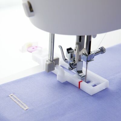 Singer C5605 Elektronik Dikiş Makinesi ve Singer S0105 Overlok Makinesi Avantajlı Paket