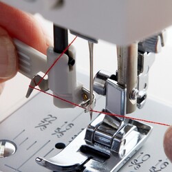 Singer C5605 Elektronik Dikiş Makinesi ve Singer S0105 Overlok Makinesi Avantajlı Paket - 6